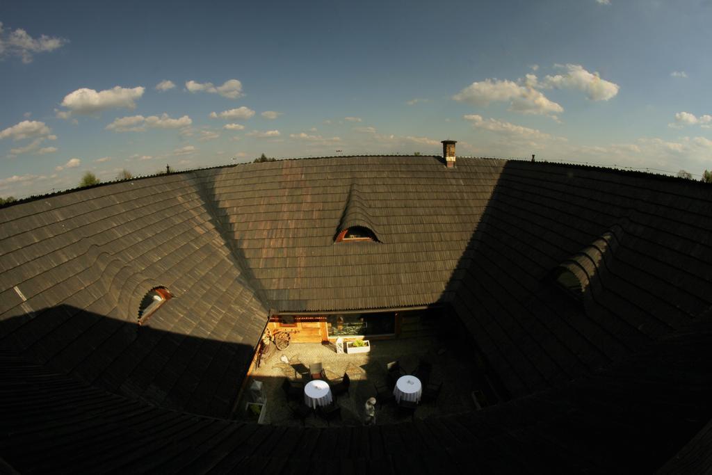 Hotel Zornica Poczesna Bagian luar foto