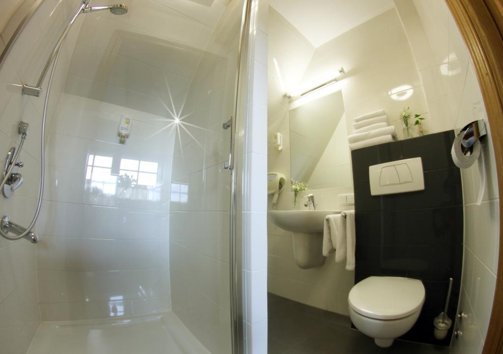 Hotel Zornica Poczesna Bagian luar foto