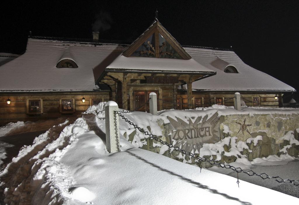 Hotel Zornica Poczesna Bagian luar foto