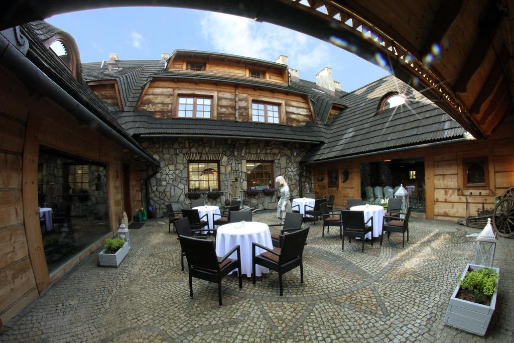 Hotel Zornica Poczesna Bagian luar foto