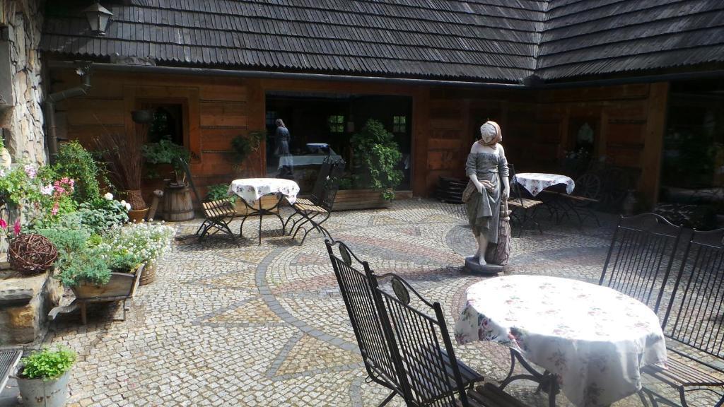 Hotel Zornica Poczesna Bagian luar foto