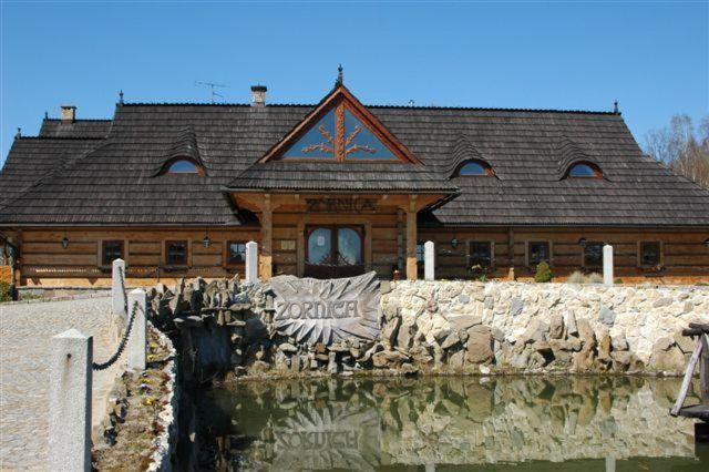 Hotel Zornica Poczesna Bagian luar foto